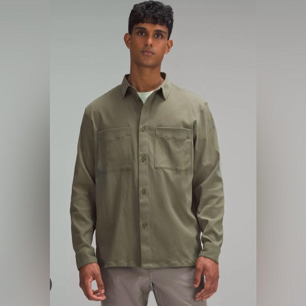 Lululemon- Relaxed fit Long Sleeve Button up Shirt- Army green- Medium- Like New